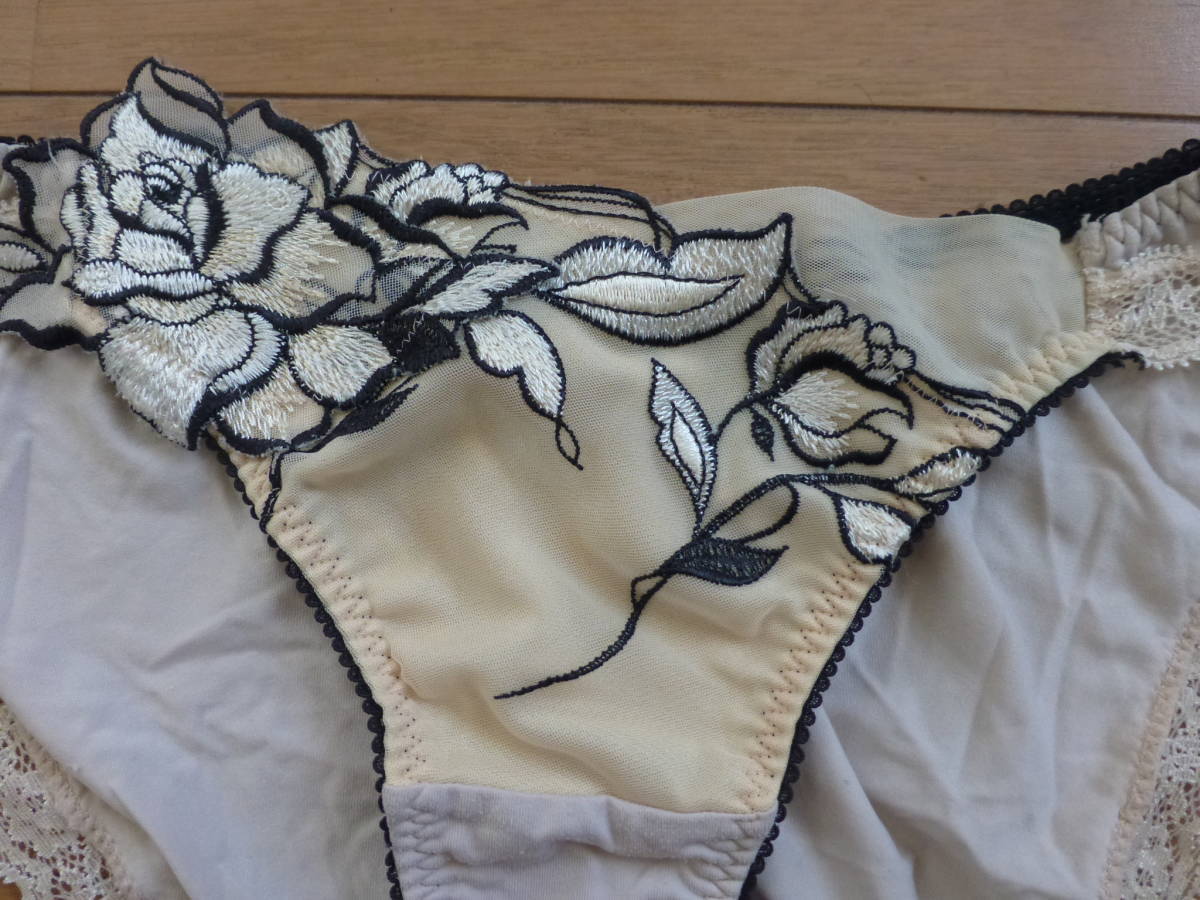 ショーツ ワコール 花柄刺繍 サルート Mサイズ M ショーツ）のフリマ