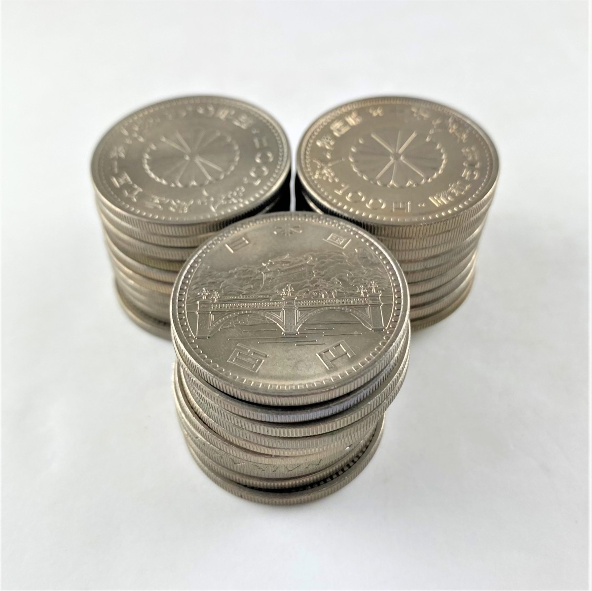 昭和天皇御在位50年記念 100円白銅貨】昭和天皇 御在位50年 皇居 お