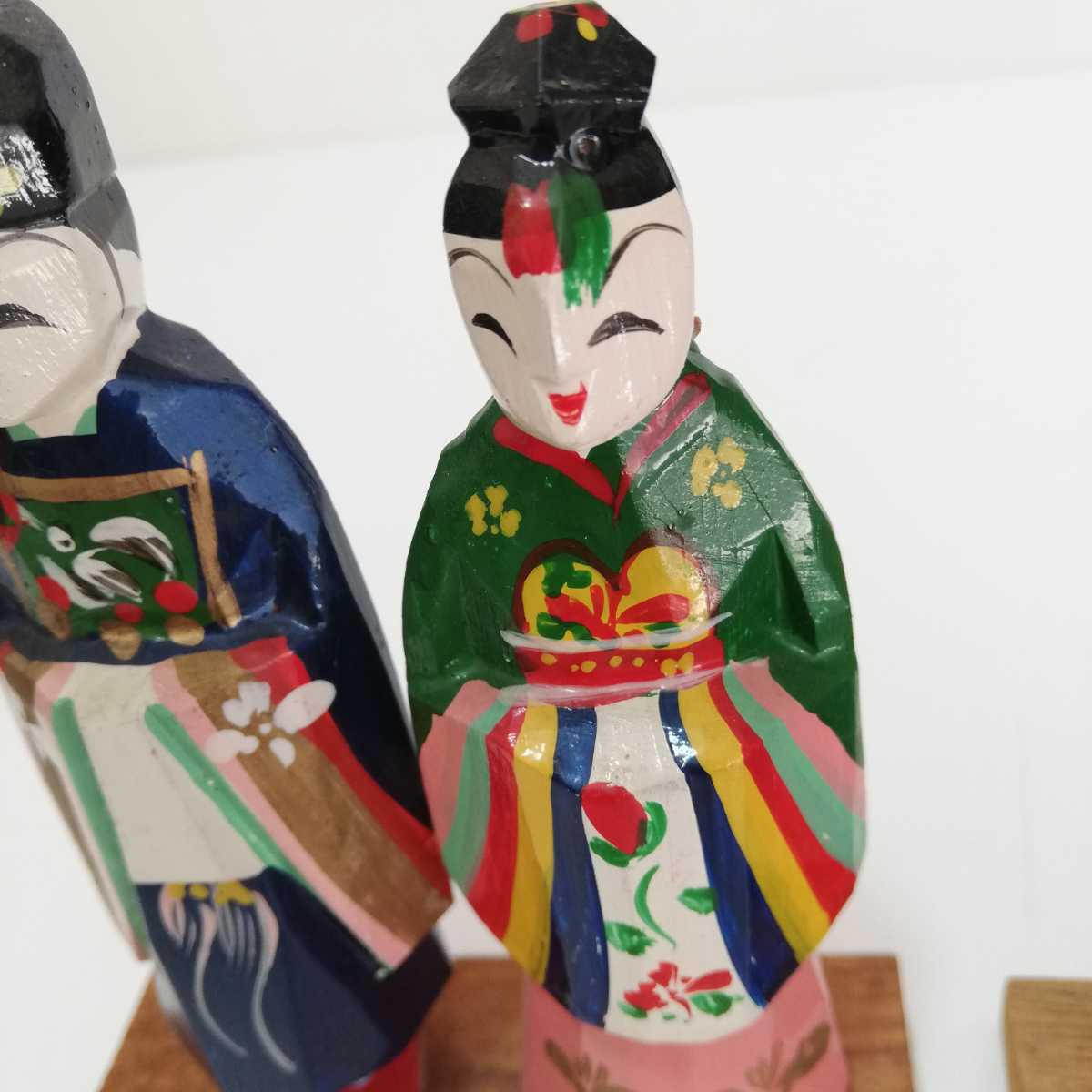 朝鮮土産 朝鮮風俗一刀彫人形 韓国木彫 チマチョゴリ 民族衣装 夫婦 高