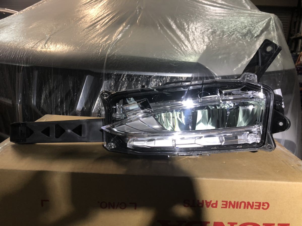 10系レクサスNX300左中古フォグランプ81220-78020 NX レクサス LEXUS - 左 LED 10系レクサスNX300左フォグランプ81220