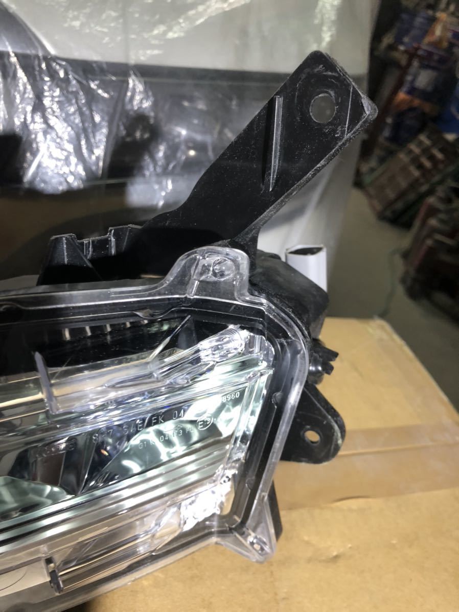 10系レクサスNX300左中古フォグランプ81220-78020 NX レクサス LEXUS - 左 LED 10系レクサスNX300左フォグランプ81220