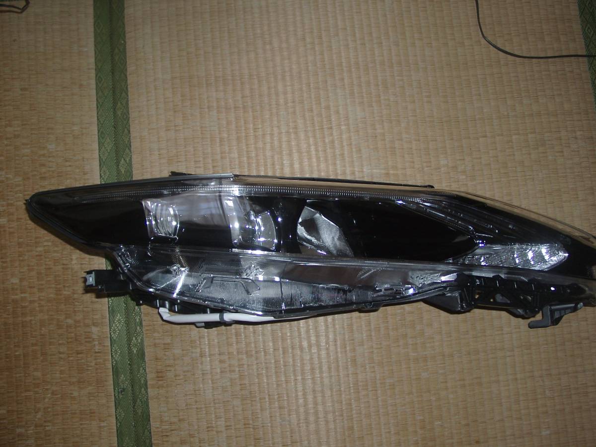 トヨタ 純正 前期 LED ZSU60W ハリアー ヘッドライト KOITO 48-147 LED 