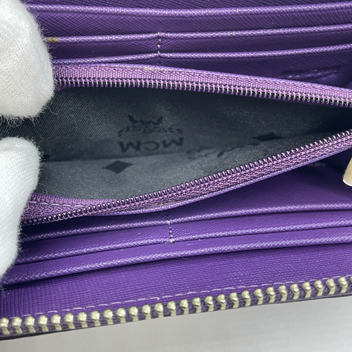 未使用 保管品 MCM エムシーエム 長財布 ラウンドファスナー パープル 