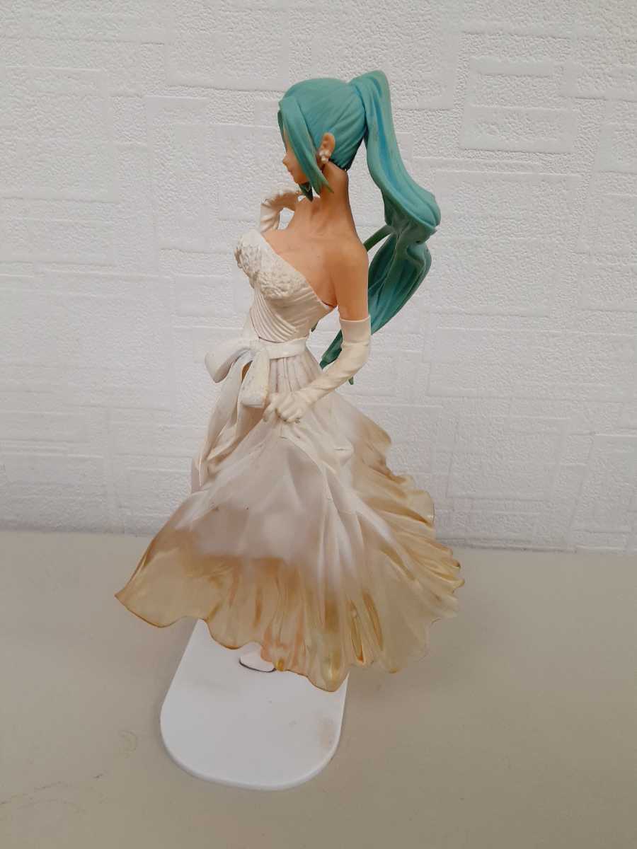 ワンピース」ナミ、ビビらウェディング姿でフィギュア化！ ワンピース