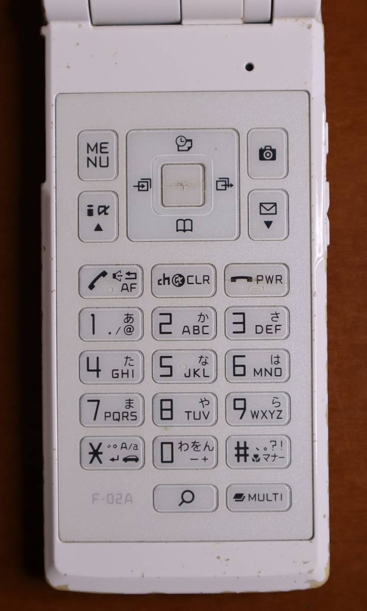 FOMA F702iD 折りたたみ式携帯電話 ホワイト　ガラケー 702 docomo FOMA F700i ガラケー - メルカリ