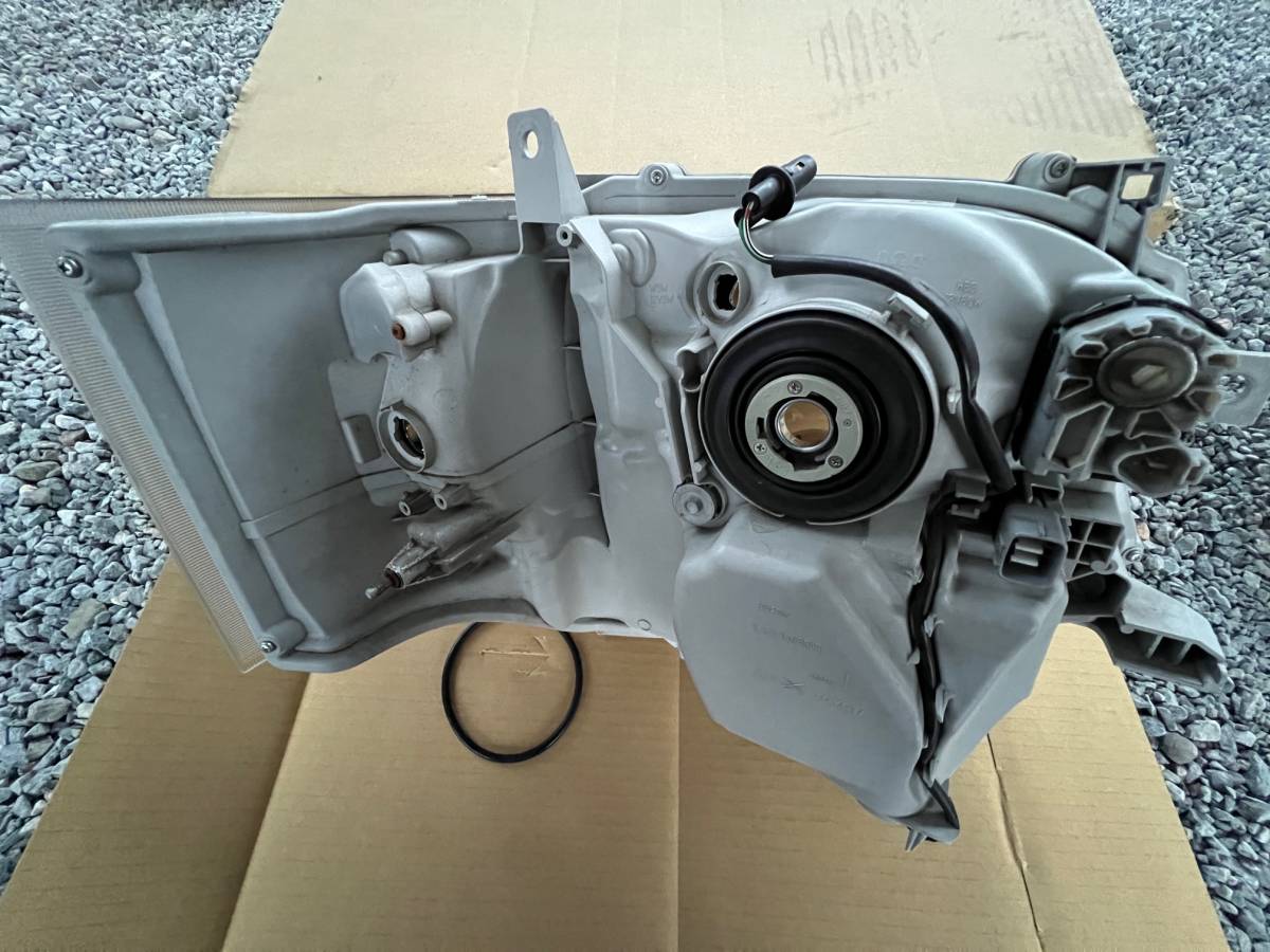 ★☆トヨタ　ハイエース　200系 4型 5型　左ヘッドライト　81185-26A31☆★_4