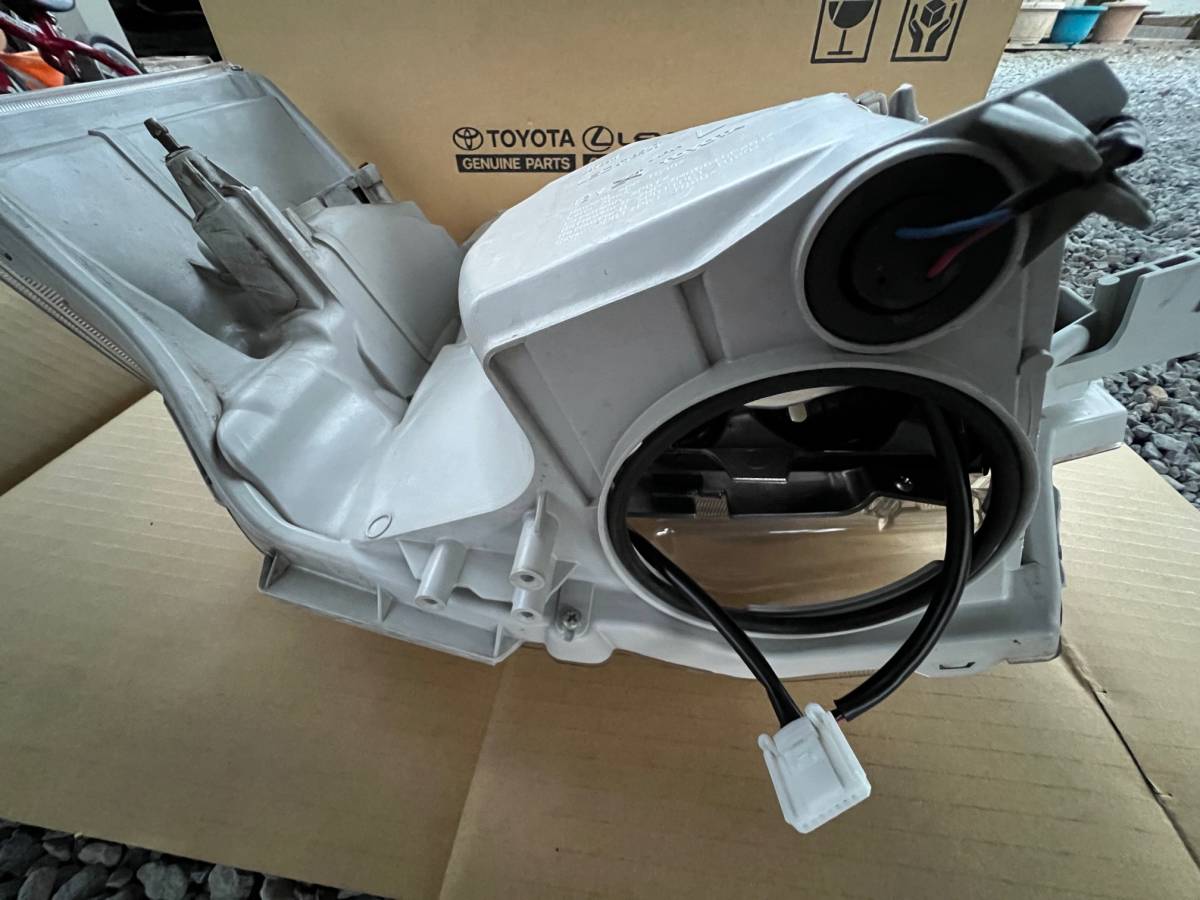 ★☆トヨタ　ハイエース　200系 4型 5型　左ヘッドライト　81185-26A31☆★_5