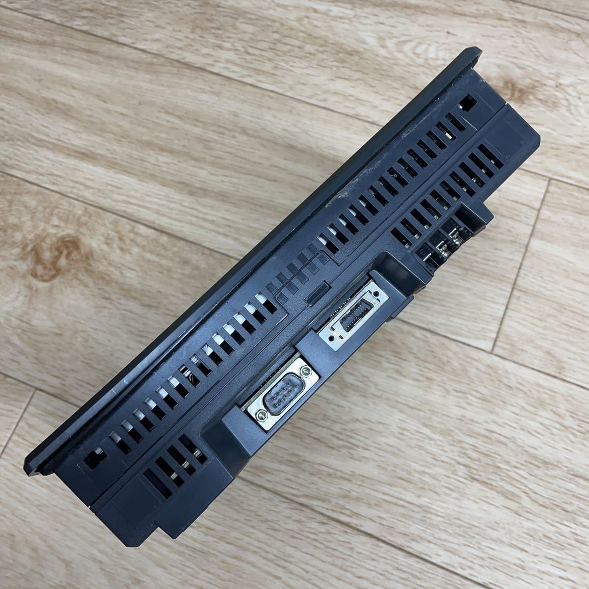 ② KEYENCE 8型 VGA TFTカラー タッチパネル VT3-V8 8型 TFTカラー VT3-V8