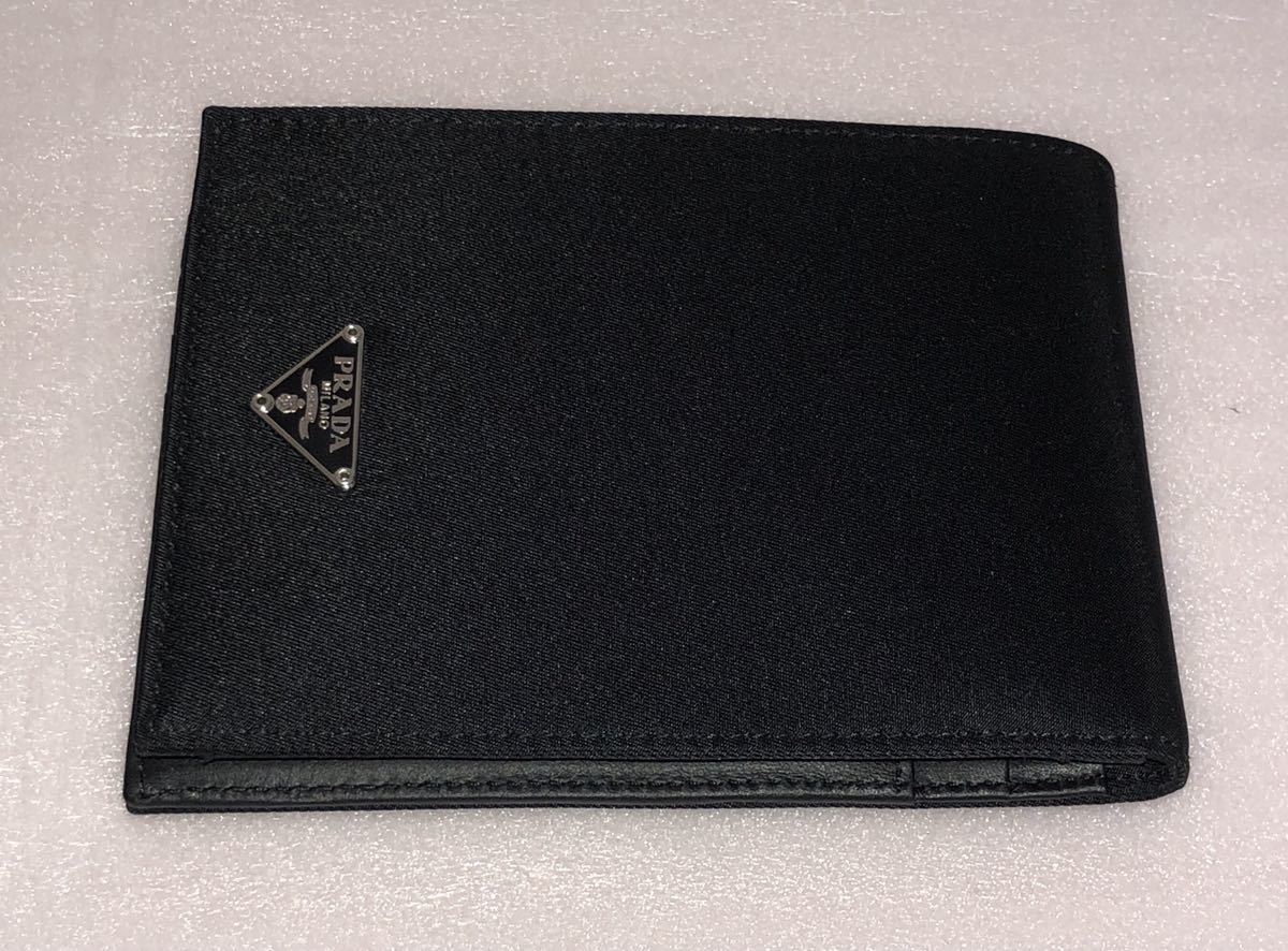 ほぼ未使用】PRADA プラダ M2 ロゴプレート 二つ折り財布（小銭入れ  