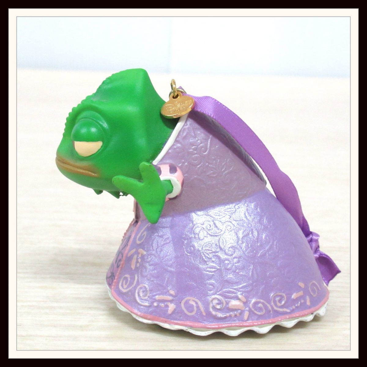 44 割引21年秋冬新作 ラプンツェル パスカル ディズニーランド パリ オーナメント キャラクターグッズ おもちゃ Www Ramaestudioec Com