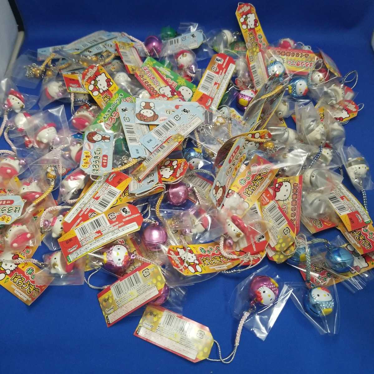 送料無料 キティ 根付け 大量 まとめ売り 鈴 ストラップ 約80個 お