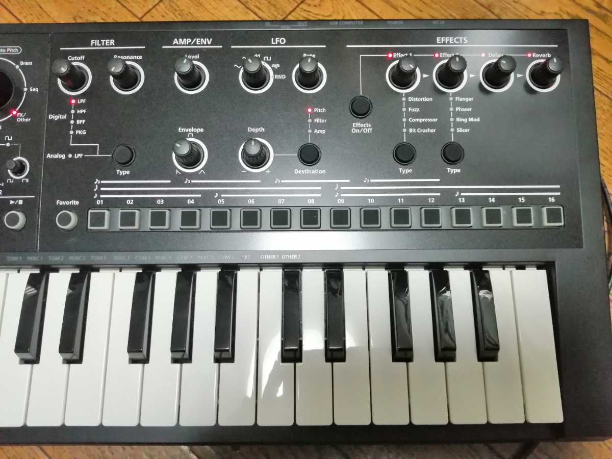 Roland JD-Xi Analog⁄Digital Interactive 37-Key JD-XI com 