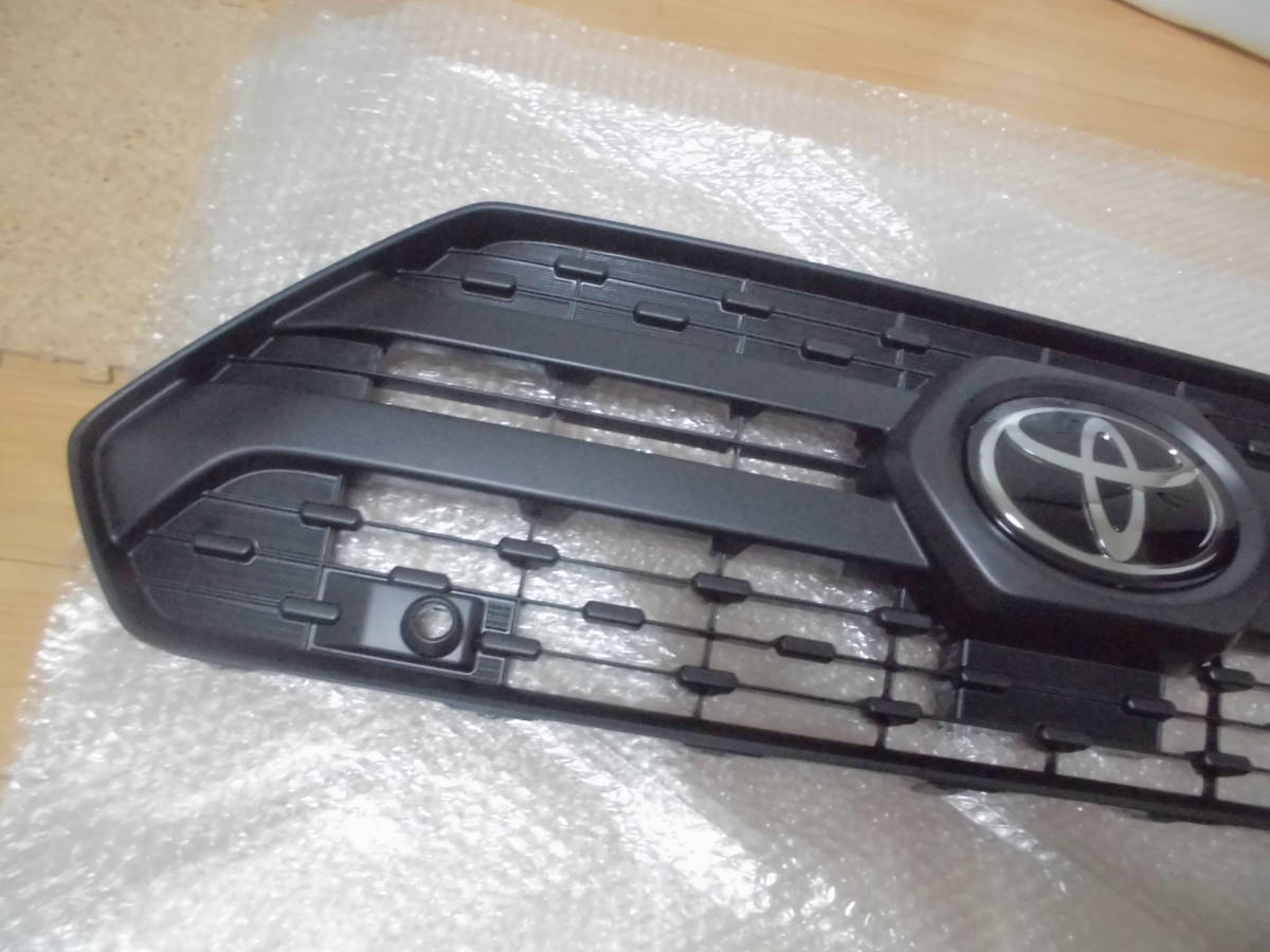 即決 新車外し RAV4 50 純正 フロントグリル 美品 エンブレム付 53111
