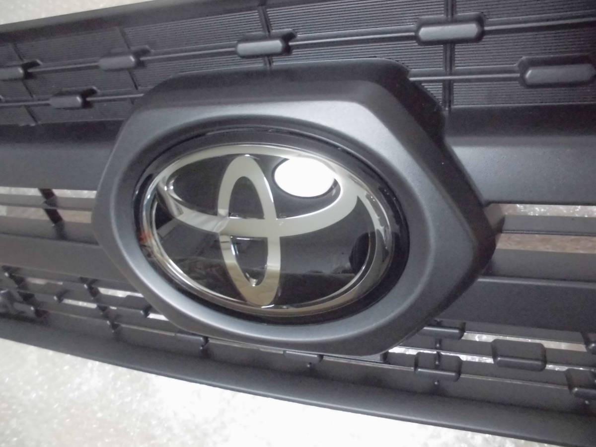 即決 新車外し RAV4 50 純正 フロントグリル 美品 エンブレム付 53111