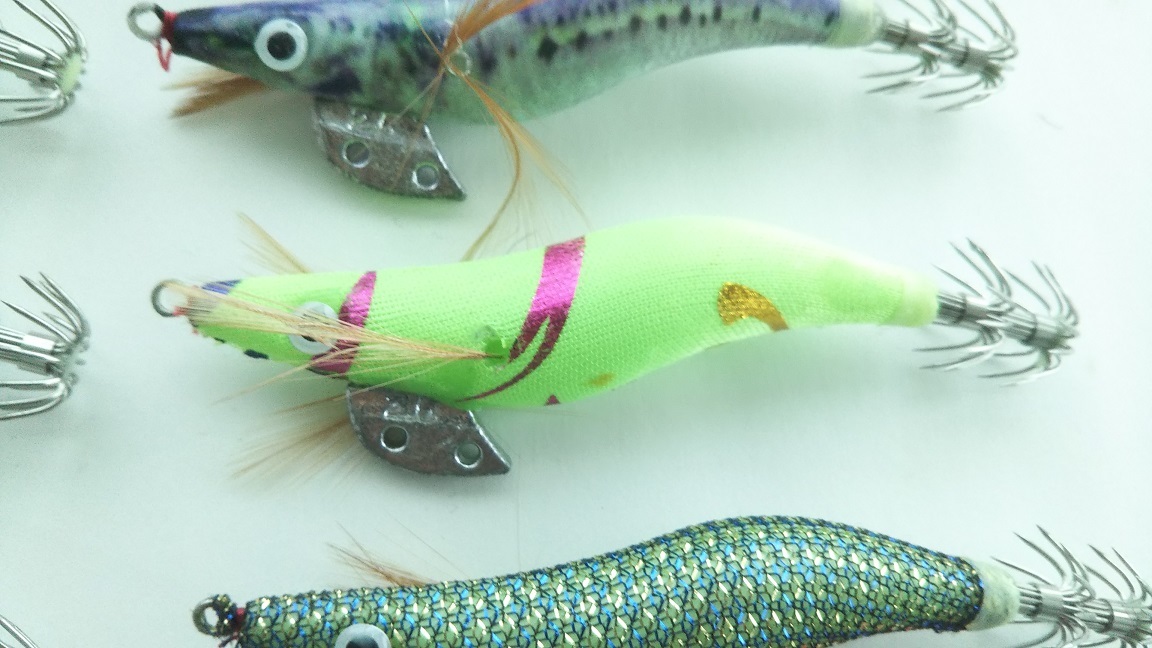 餌木 エギ 2 5号 10色セット ケース付き ラトル入りあり アオリイカ ヤリイカ スルメイカ マイカ エギング 若干難あり D111 2 5号 売買されたオークション情報 Yahooの商品情報をアーカイブ公開 オークファン Aucfan Com