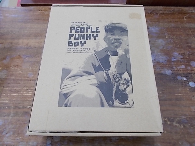 【セール】 〇 /限定品/LEE PERRY ／PEOPLE FUNNY BOY/リー スクラッチ ペリー/ 本 とTシャツ Mサイズ(Tシャツ)｜売買されたオークション情報、yahooの商品情報をアーカイブ公開 - オークファン Tシャツ
