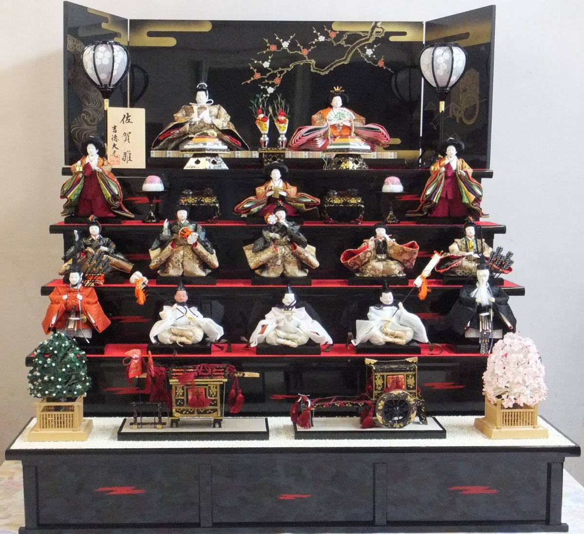 時代　雛御殿　雛道具 雛人形　セット　大正　昭和　木箱 蒔絵 オ7】黒漆塗木地 牡丹唐草蒔絵 上手 針箱 鏡台 箱付 雛道具【検】ひな
