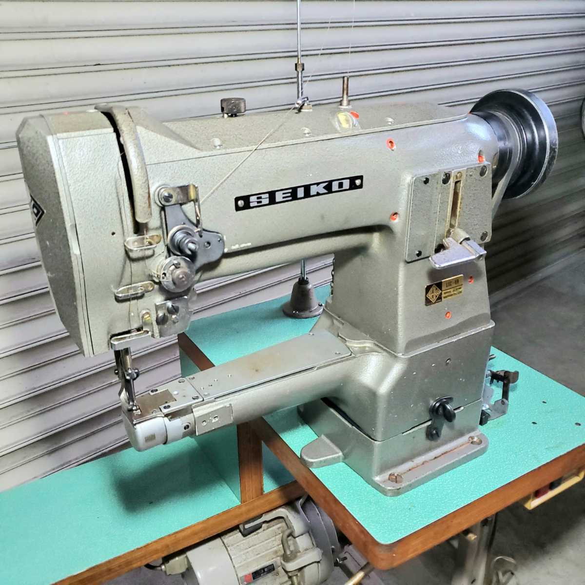 工業用ミシン、厚物縫いセイコー総合送り 筒型(細筒)腕ミシン LSC-8B 