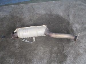 芸能人愛用 フィット 触媒 マフラー キャタライザー 素材 実働車外し Gd1 マフラー 排気系 Www Yorioja Com