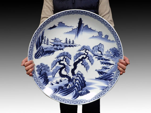 義】 美術品 古伊万里 伊万里 白磁藍染付 松に山紫水明図 一尺五寸