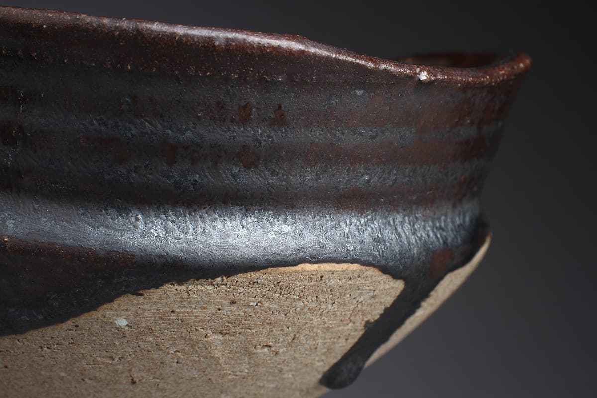 HT033 時代物 織部焼 黒織部沓形茶碗 幅16cm・黒織部鉄絵抹茶茶碗・黒