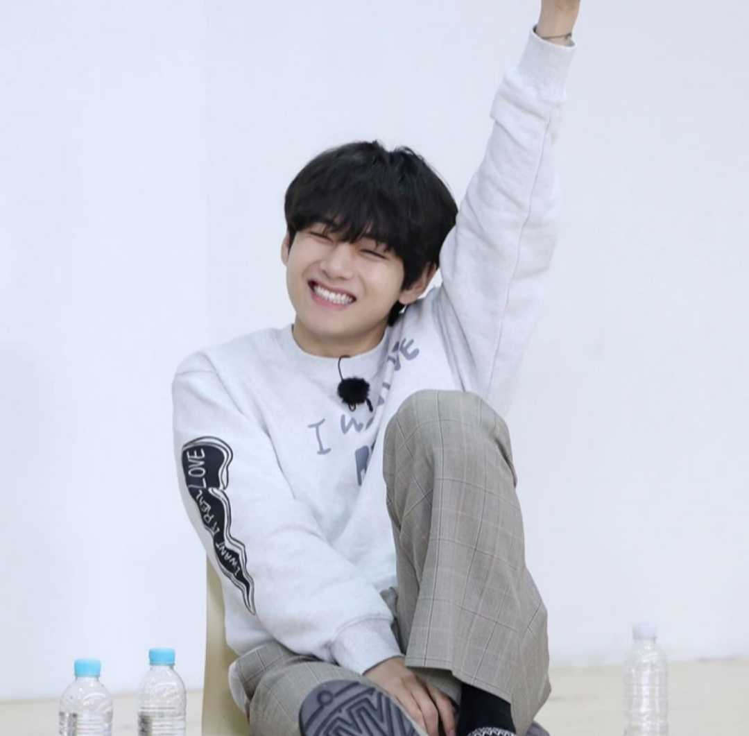 BTS DNA SWEATSHIRT 001 Mサイズ 公式 明 V テテ 着用