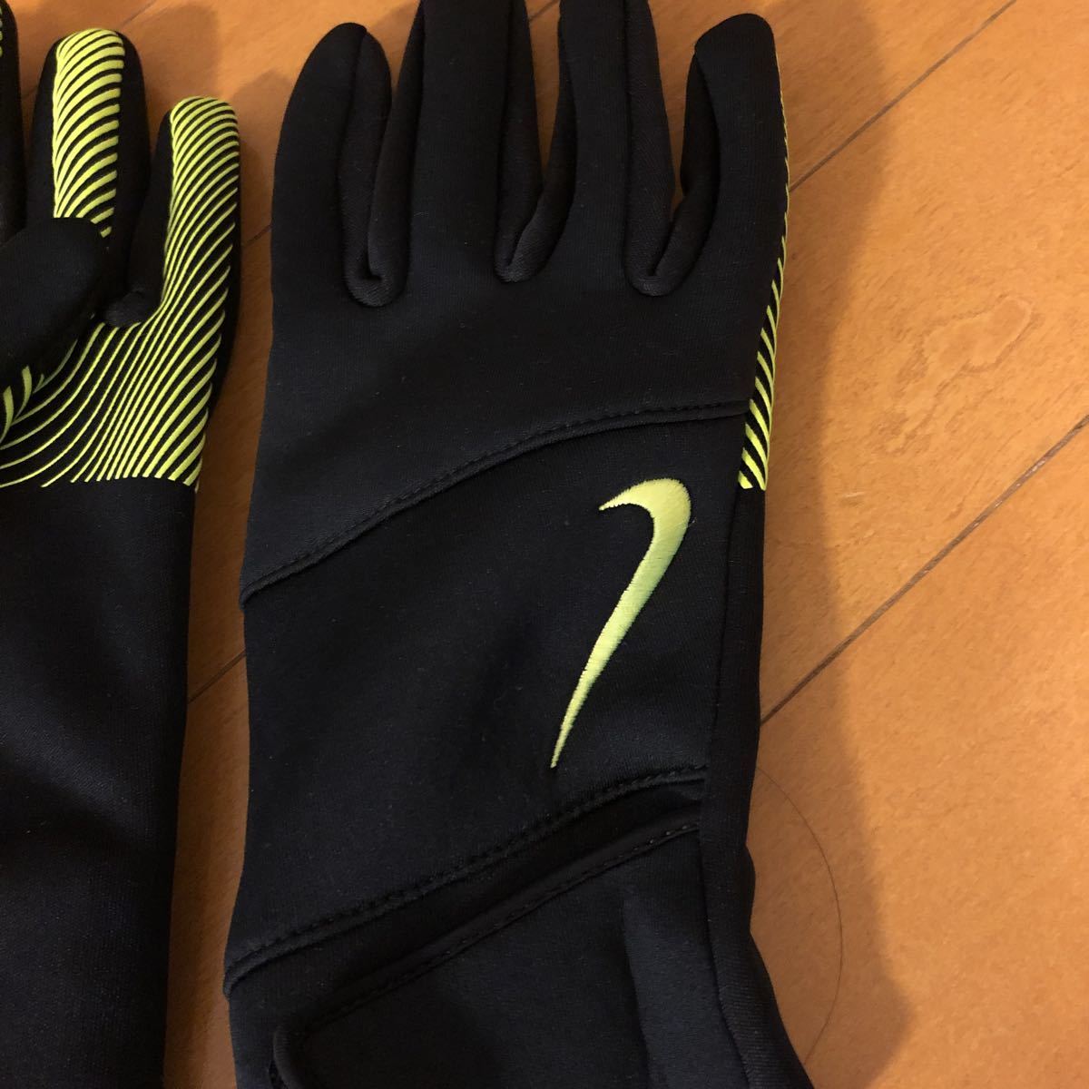 Nike 手袋 グローブ メンズ 防寒手袋 Lサイズ スマートフォン対応 メンズ スフィア サーマグローブ サッカー ランニング サッカー Cw1016 ウエア 売買されたオークション情報 Yahooの商品情報をアーカイブ公開 オークファン Aucfan Com