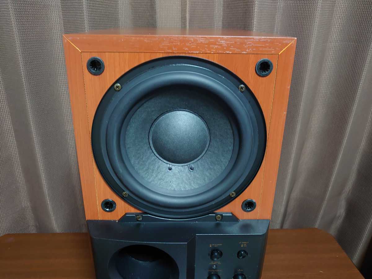 デノン DSW-37 Denon 最大出力100W(PEAK)で迫力の重低音を再生する