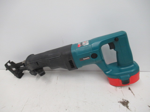 J0226 MAKITA マキタ 充電式 レシプロソー セーバーソー JR180D