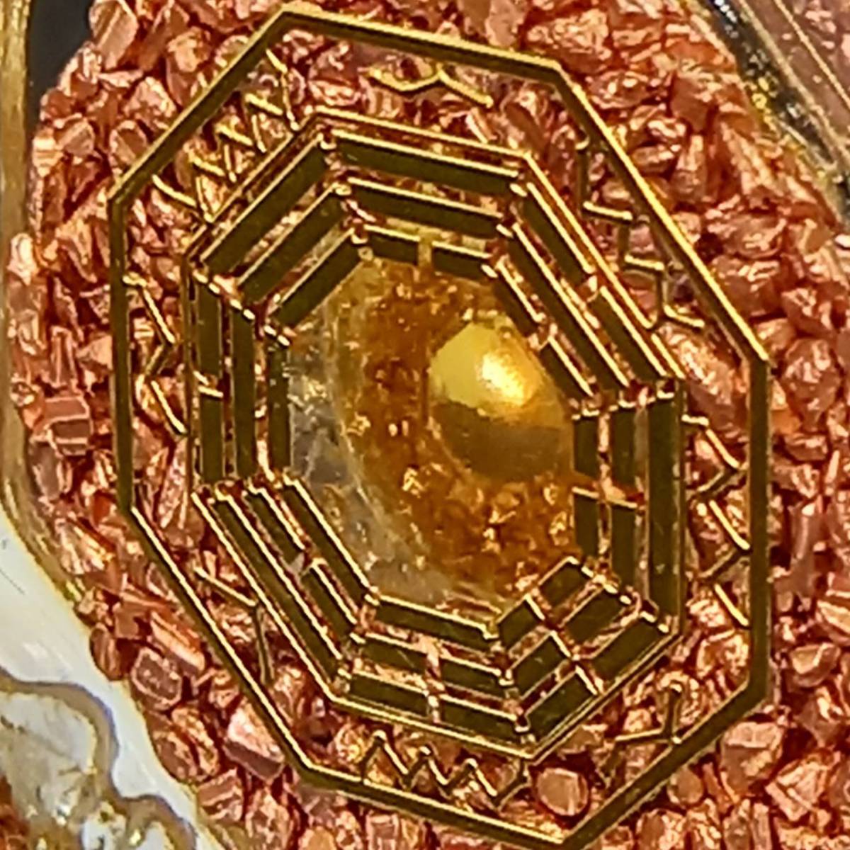 金運風水 全方向から幸せを引き入れる八角形オルゴナイト『金運万倍 全