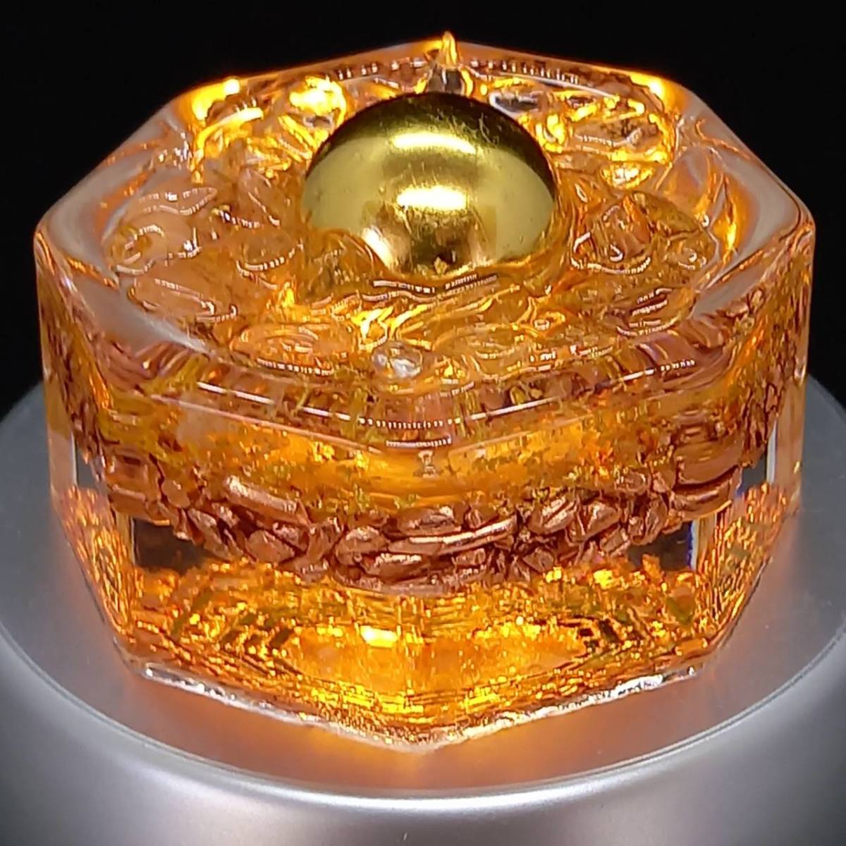 金運風水 全方向から幸せを引き入れる八角形オルゴナイト『金運万倍 全