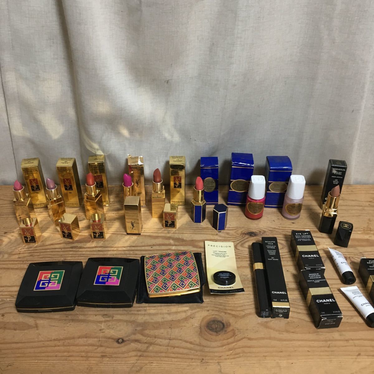 大量化粧品 コスメ シャネル ディオール Dior Ysl ジバンシー 口紅 ネイル おしろい ブランド セット まとめ売り メイク 化粧品 17点 口紅 売買されたオークション情報 Yahooの商品情報をアーカイブ公開 オークファン Aucfan Com