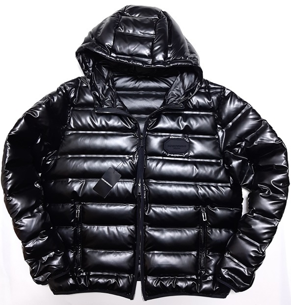 新品] EMPORIO ARMANI フェイクレザー調となる【メンズ・ダウン 
