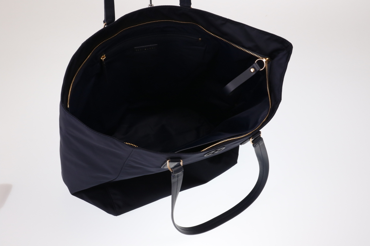TORY BURCH トートバッグ ネイビー 美品 Tory Burch ネイビー 紺色 ナイロンパテントレザー 送料無料 新品