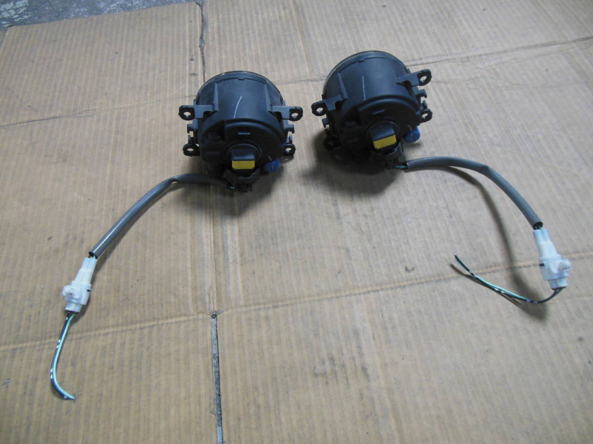 スズキ純正 フォグランプ左右 Valeo A044633 SAE F02 03B 2704 中古