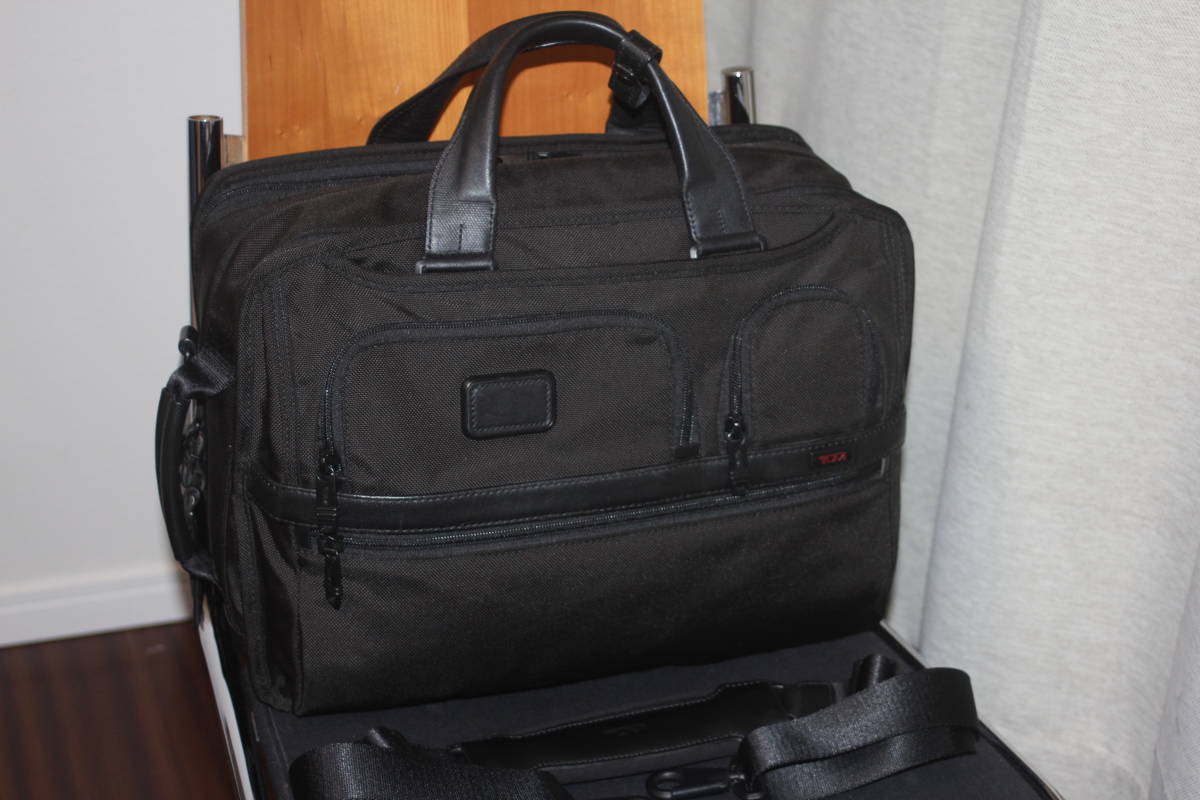 TUMI 26180D2 tumi スリム ALPHA2 大容量 0 割引 美品✨ ビジネス 