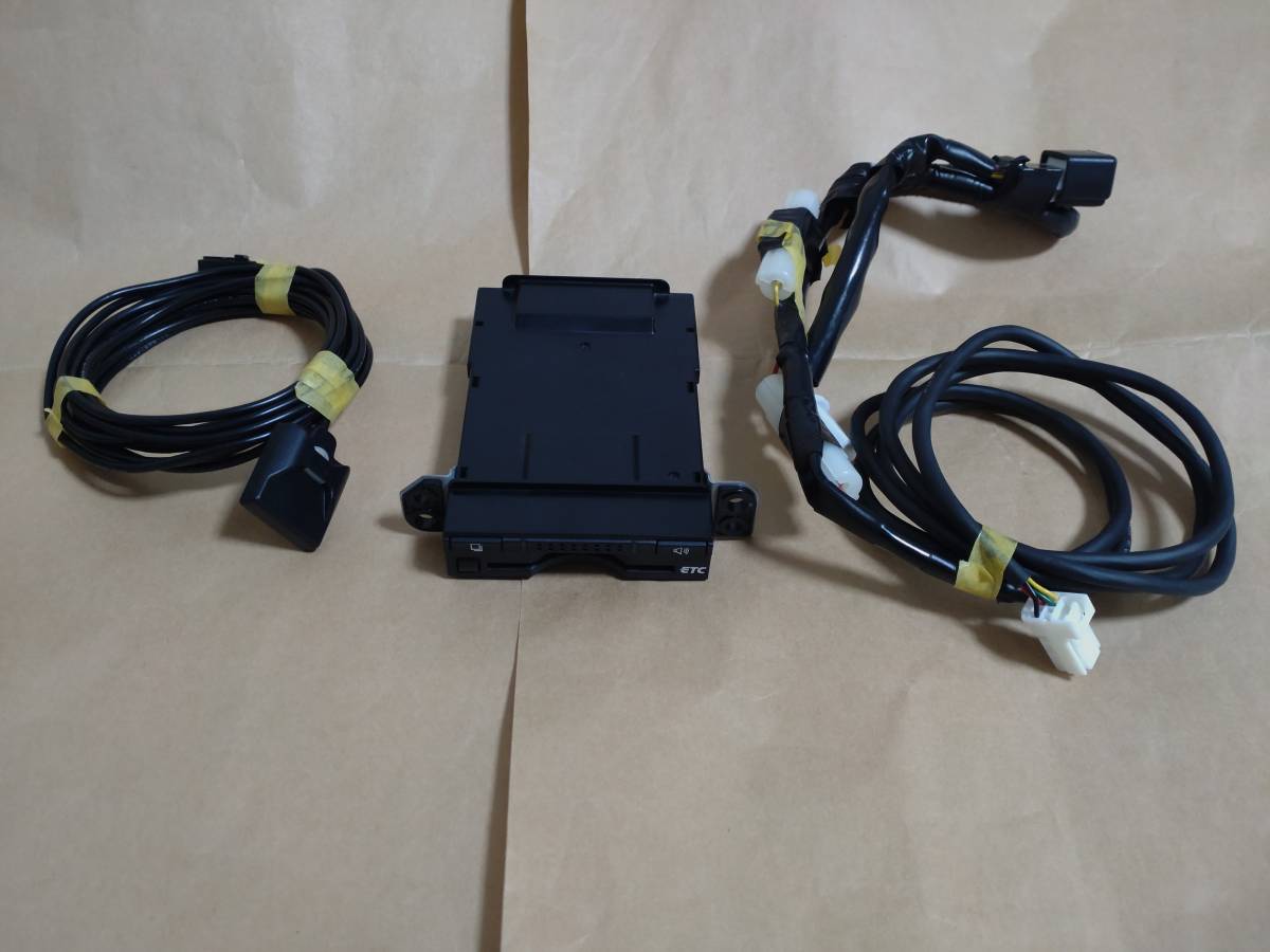 トヨタ純正 ETC車載器 【ビルトイン】（ナビ連動タイプ） | トヨタ