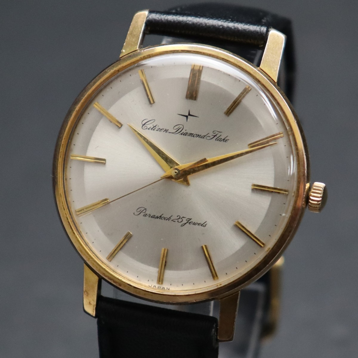 CITIZEN Honey 17石 手巻き PARASHOCK 稼働品 CITIZEN 17石 parashock 手巻き 完動品。 文字盤日焼けr変色あり