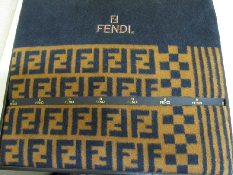 FENDI フェンディ 綿毛布 FENDI(毛布)のフリマアイテム一覧 FENDI フェンディ 綿毛布 FENDI(毛布)のフリマアイテム一覧