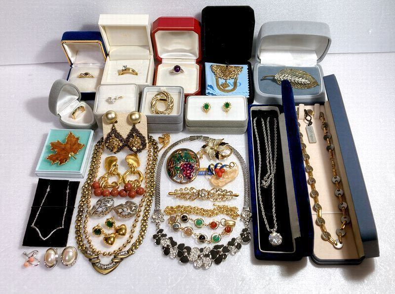 ♪大量まとめてブローチ指輪ネックレス/イヤリング珊瑚アメジスト  