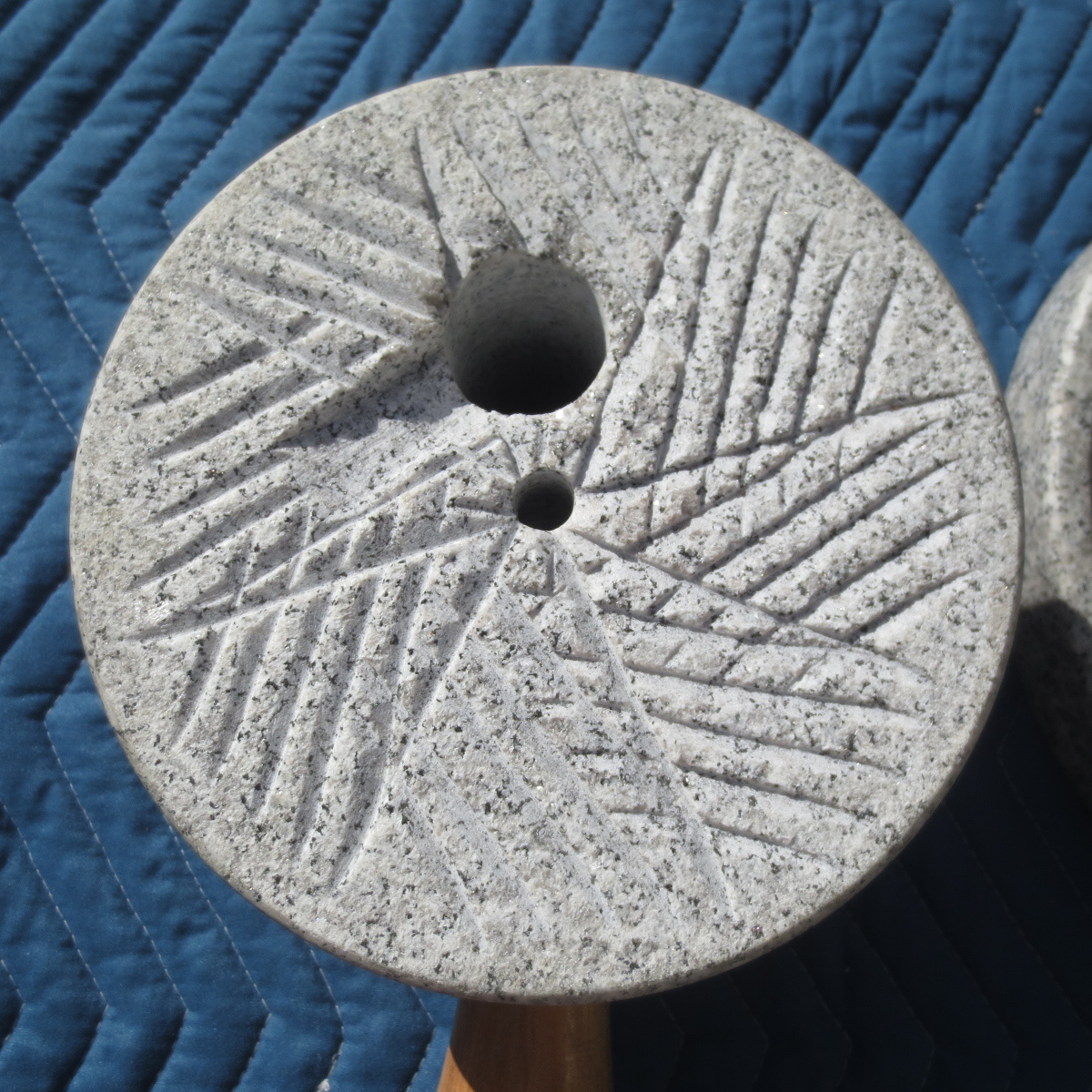 石臼 いしうす ひき臼 ひきうす 御影石 20型 Stone mill 全国(調理器具)|売買されたオークション情報、yahooの商品情報を ...