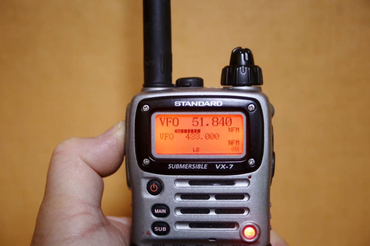 スタンダード 50/144/430MHz VX-7 トリプルバンド 5W シルバー 受信