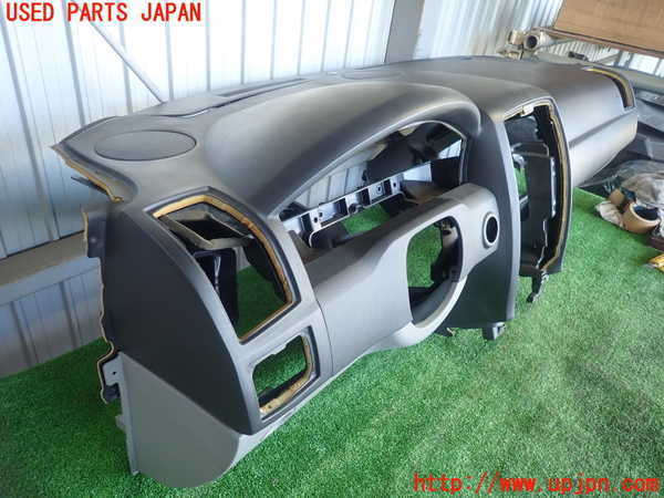2UPJ-85127505]クライスラー・300C(LX57-)ダッシュボード 中古