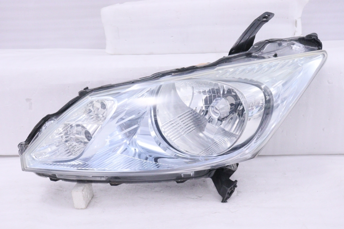 21-1697☆HID GP3 フリードハイブリッド☆左ヘッドライト KOITO 100