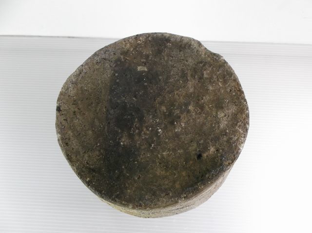 存在感抜群の古信楽桧垣文蹲壷、花生桐箱入 信楽桧垣文蹲壺 - MIHO MUSEUM