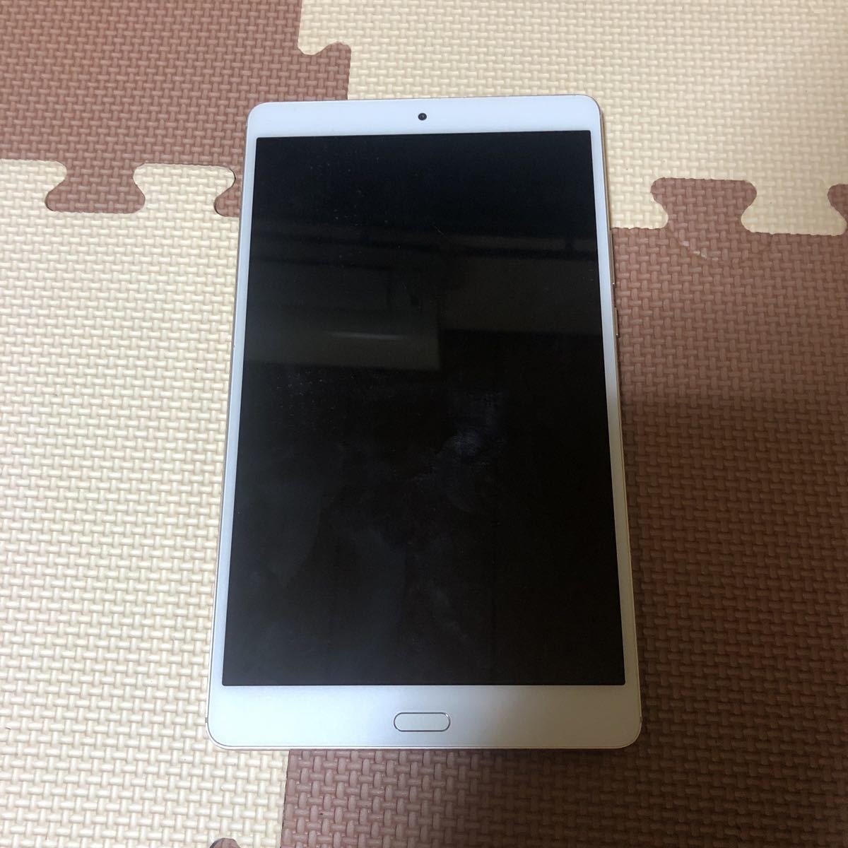 【得価，新作】 HUAWEI docomo dtab Compact ゴールド d-01J ジャンク(本体)｜売買されたオークション情報、yahooの商品情報をアーカイブ公開 - オークファン 本体