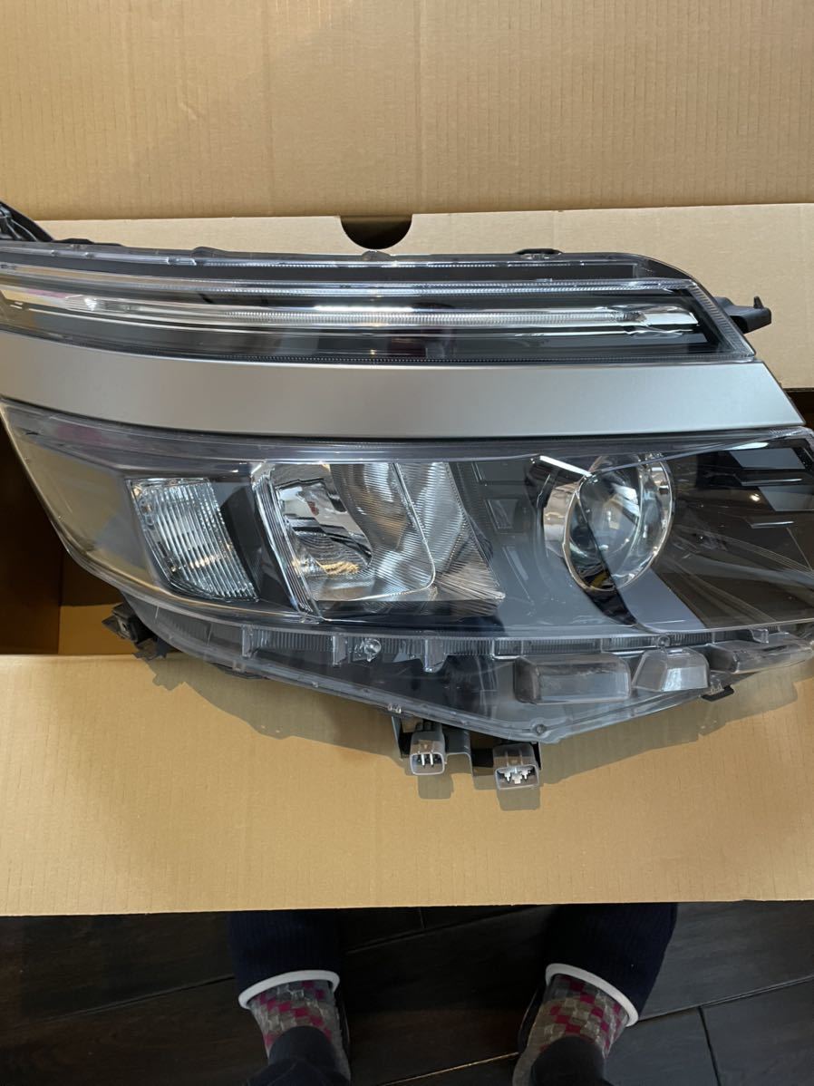 天*神様 ZRR80WZRR85WヴォクシーLED右ヘッドライトICHIKOH2 天*神様