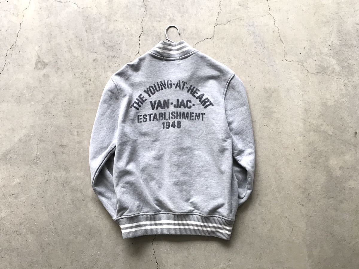 VAN JAC アーチロゴステンシル入り 吊り裏毛スウェット スタジャン L