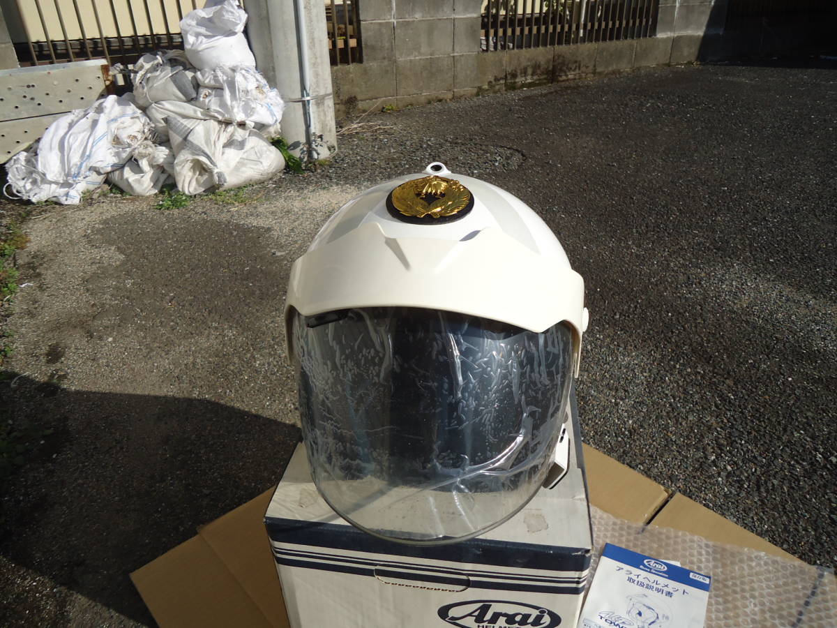 アライ製白バイヘルメット