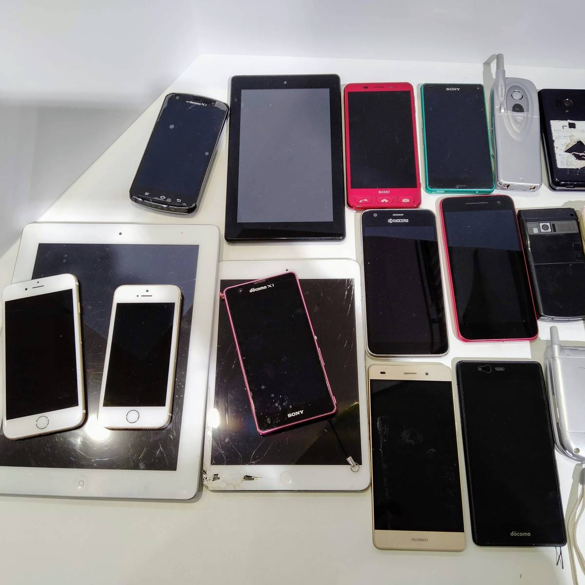 【D-358】ジャンク携帯電話おまとめ　ガラケー29台、Android8台、iPhone2台、iPad2台、kidle1台 ガラケー 携帯電話 まとめ ガラケー3台 古い携帯電話39台 ムスビー｜モバイル市場☆スマホ☆ガラケー☆ジャンク携帯☆50台